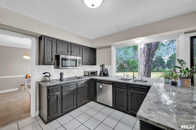 131 E MORNINGSIDE Drive, Peoria, IL 61614