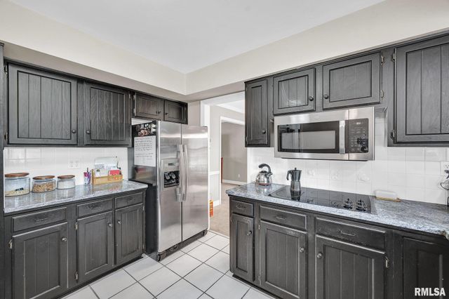 131 E MORNINGSIDE Drive, Peoria, IL 61614