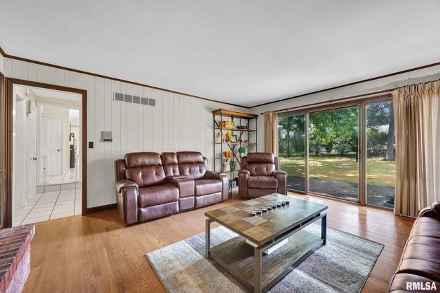 131 E MORNINGSIDE Drive, Peoria, IL 61614