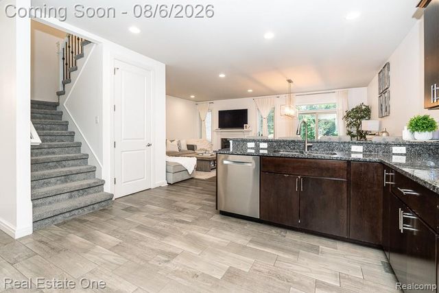 4176 Oak Arbor Court, Rochester, MI 48306