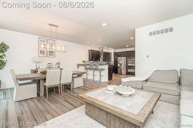 4176 Oak Arbor Court, Rochester, MI 48306