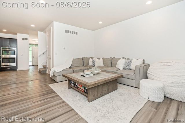 4176 Oak Arbor Court, Rochester, MI 48306