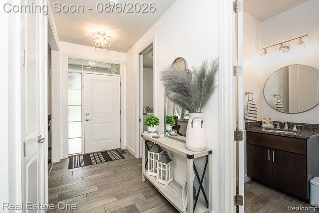 4176 Oak Arbor Court, Rochester, MI 48306
