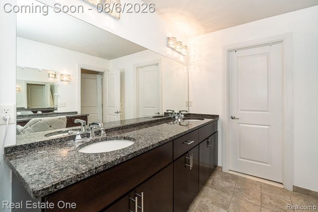 4176 Oak Arbor Court, Rochester, MI 48306