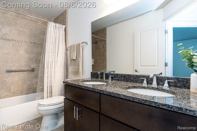 4176 Oak Arbor Court, Rochester, MI 48306