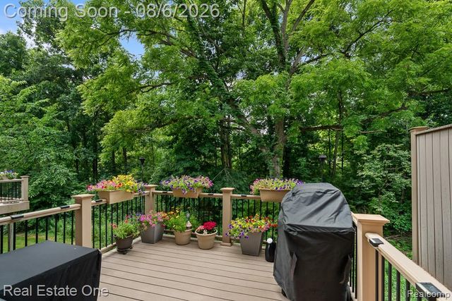 4176 Oak Arbor Court, Rochester, MI 48306
