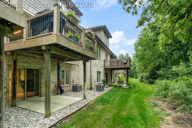 4176 Oak Arbor Court, Rochester, MI 48306