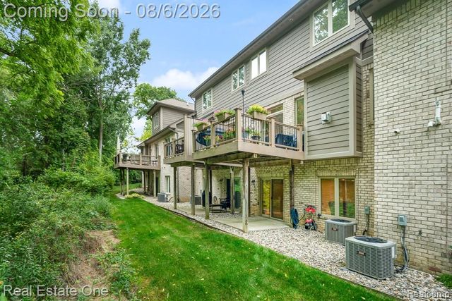 4176 Oak Arbor Court, Rochester, MI 48306