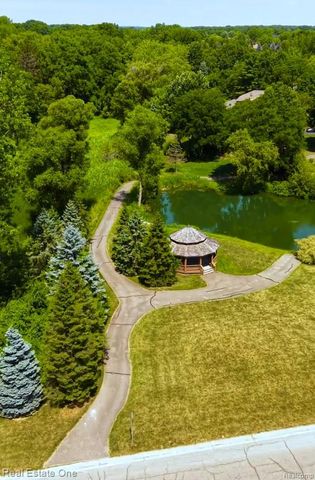 4176 Oak Arbor Court, Rochester, MI 48306