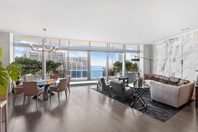 200 Biscayne Boulevard Way PH-5404, Miami, FL 33131