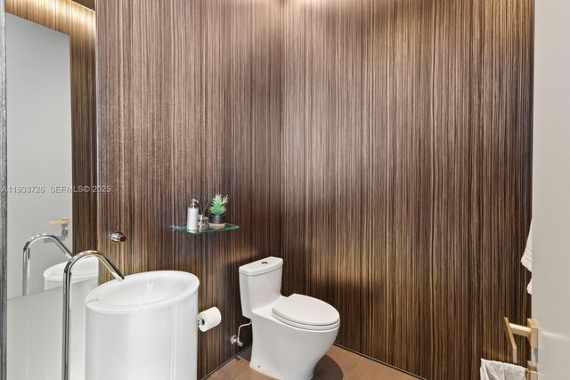 200 Biscayne Boulevard Way PH-5404, Miami, FL 33131