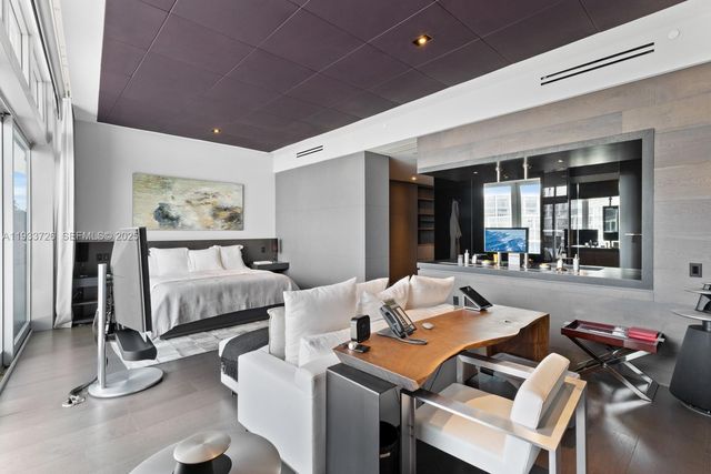 200 Biscayne Boulevard Way PH-5404, Miami, FL 33131