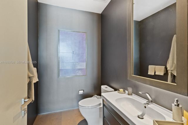 200 Biscayne Boulevard Way PH-5404, Miami, FL 33131