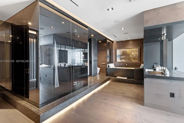 200 Biscayne Boulevard Way PH-5404, Miami, FL 33131