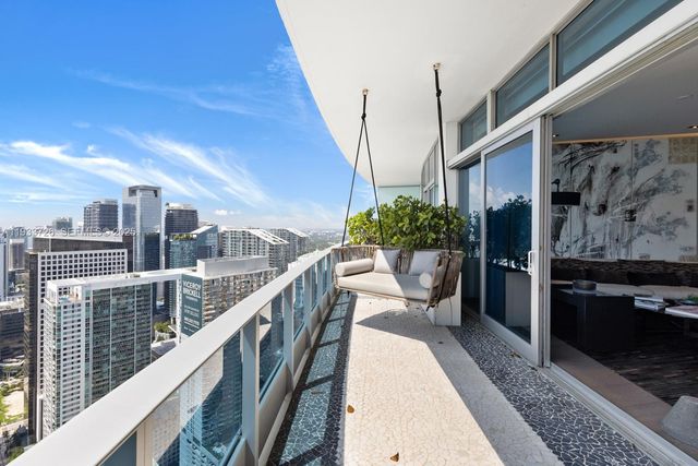 200 Biscayne Boulevard Way PH-5404, Miami, FL 33131