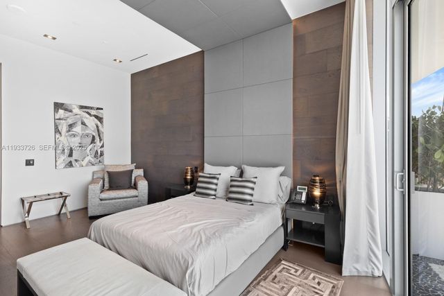 200 Biscayne Boulevard Way PH-5404, Miami, FL 33131