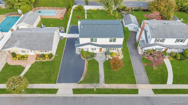 30 Andover Lane, Hicksville, NY 11801