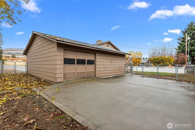 3010 NW Cascade Avenue, East Wenatchee, WA 98802