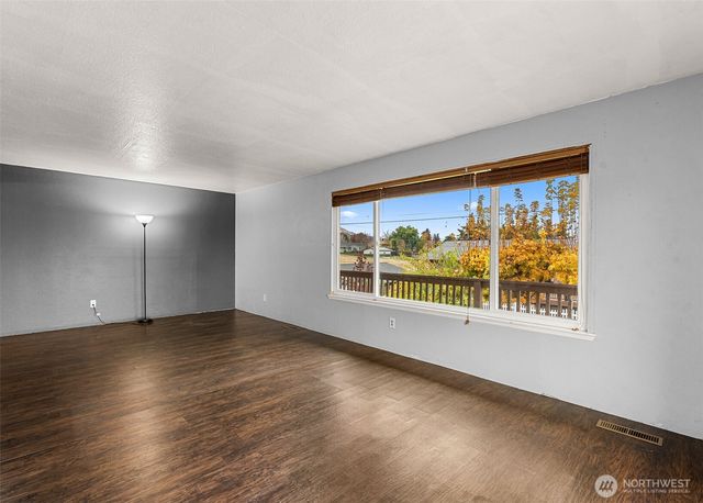 3010 NW Cascade Avenue, East Wenatchee, WA 98802