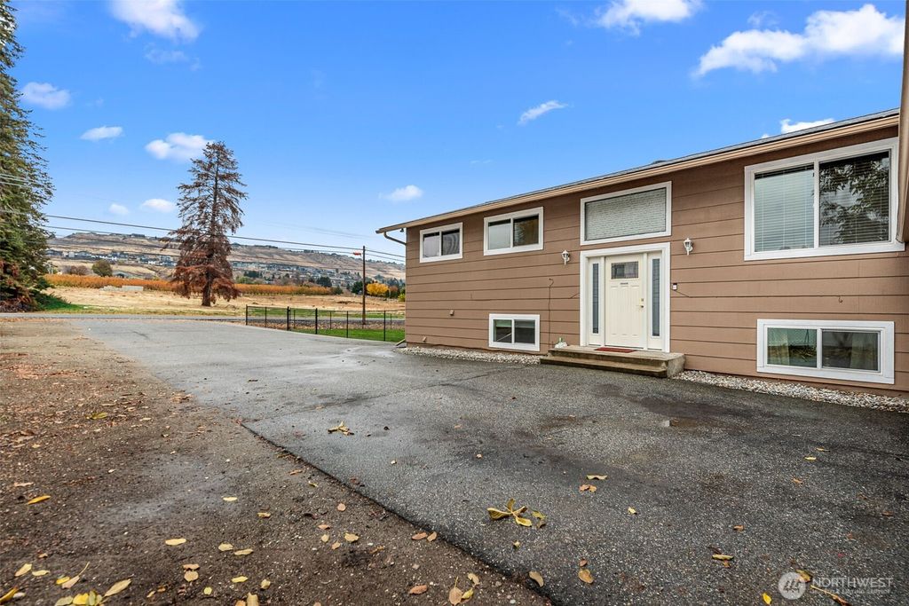 3010 NW Cascade Avenue, East Wenatchee, WA 98802