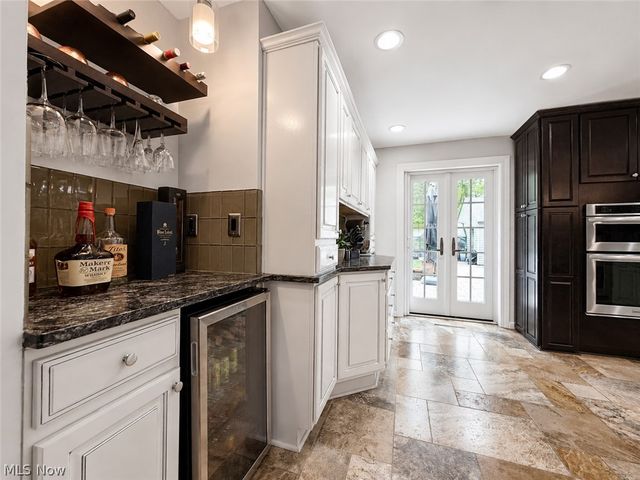 6325 Crossview Road, Seven Hills, OH 44131