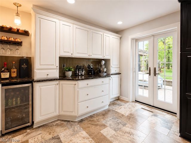 6325 Crossview Road, Seven Hills, OH 44131
