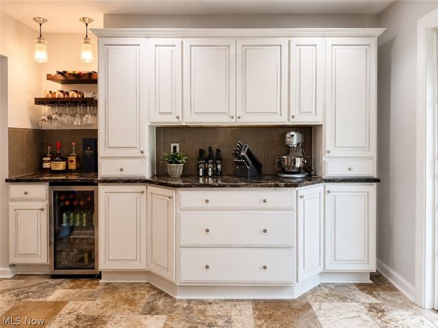 6325 Crossview Road, Seven Hills, OH 44131