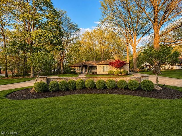 6325 Crossview Road, Seven Hills, OH 44131