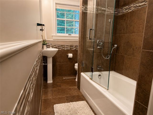 6325 Crossview Road, Seven Hills, OH 44131
