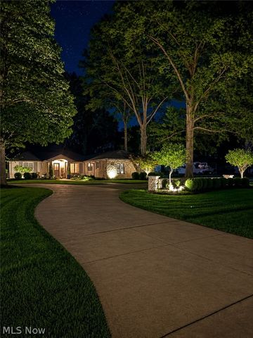 6325 Crossview Road, Seven Hills, OH 44131