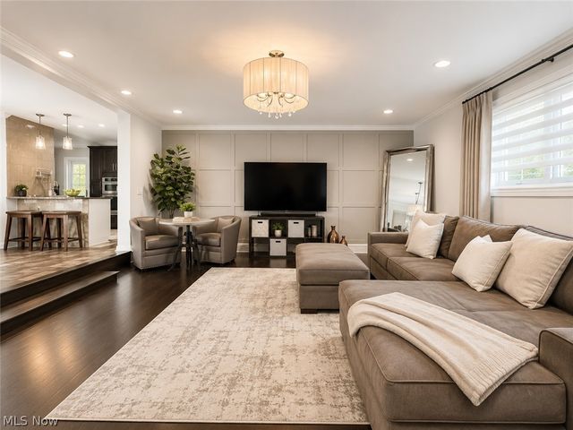 6325 Crossview Road, Seven Hills, OH 44131