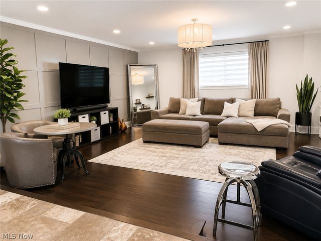 6325 Crossview Road, Seven Hills, OH 44131