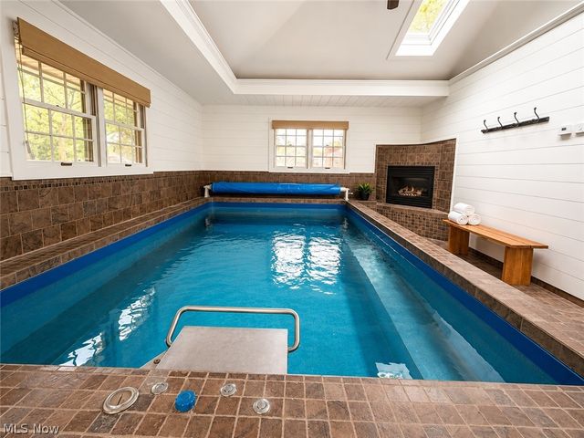 6325 Crossview Road, Seven Hills, OH 44131