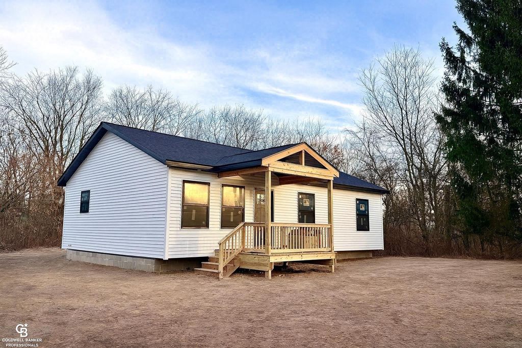 385 Mayer Road, St Clair Twp, MI 48079