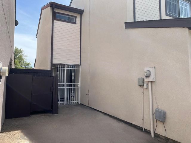 12327 Crest Lake Drive, Houston, TX 77072