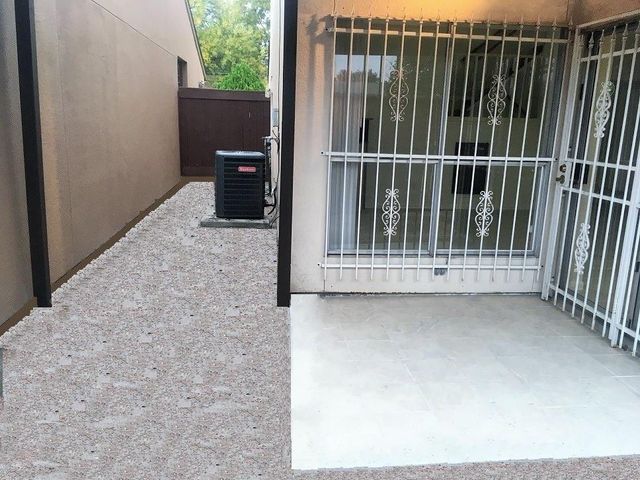 12327 Crest Lake Drive, Houston, TX 77072