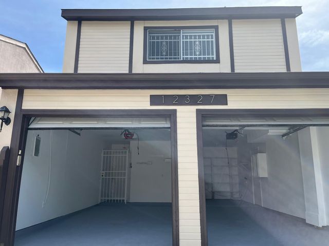 12327 Crest Lake Drive, Houston, TX 77072