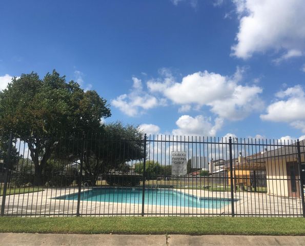 12327 Crest Lake Drive, Houston, TX 77072