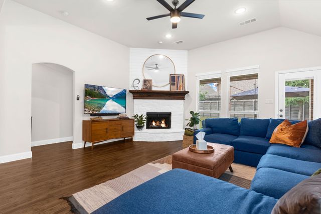 853 Field Crossing, Little Elm, TX 76227