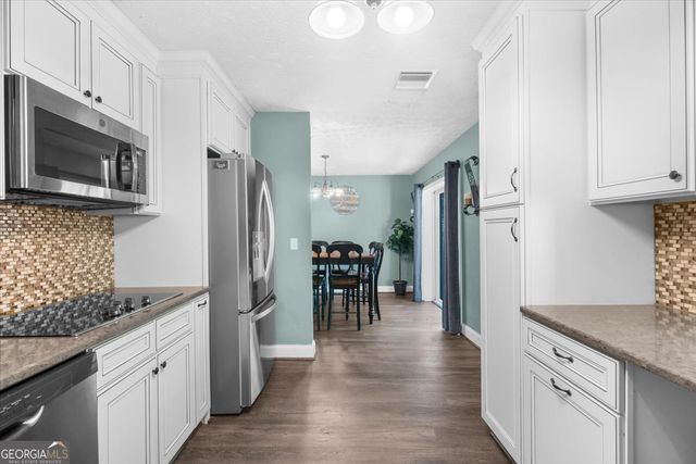 9670 Lee Circle, Gainesville, GA 30506