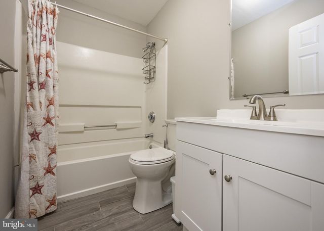 7 ROBINS NEST LN, New Castle, DE 19720