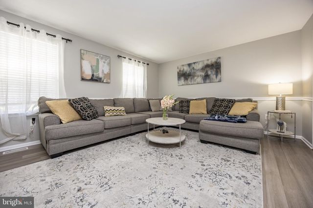 7 ROBINS NEST LN, New Castle, DE 19720