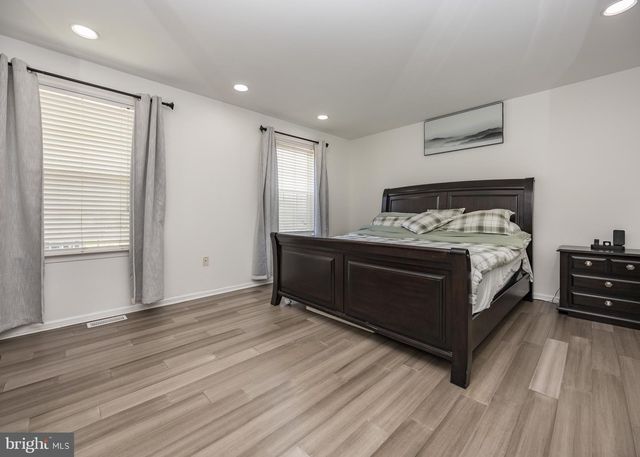 7 ROBINS NEST LN, New Castle, DE 19720