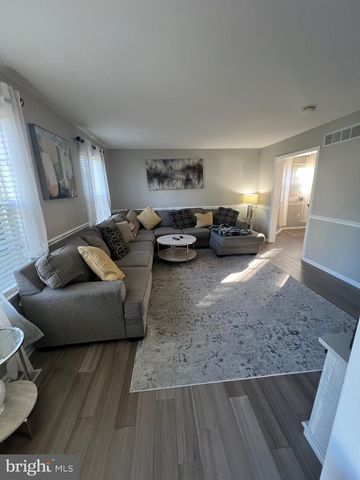 7 ROBINS NEST LN, New Castle, DE 19720