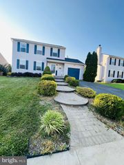 7 ROBINS NEST LN, New Castle, DE 19720