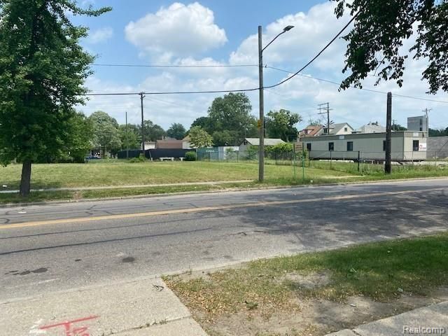 2218 VAN DYKE, Detroit, MI 48214