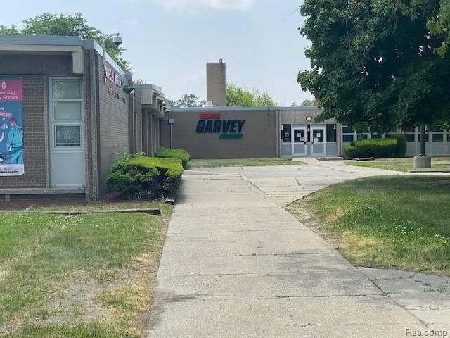 2218 VAN DYKE, Detroit, MI 48214