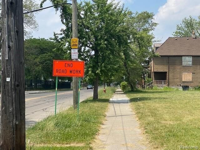 2218 VAN DYKE, Detroit, MI 48214