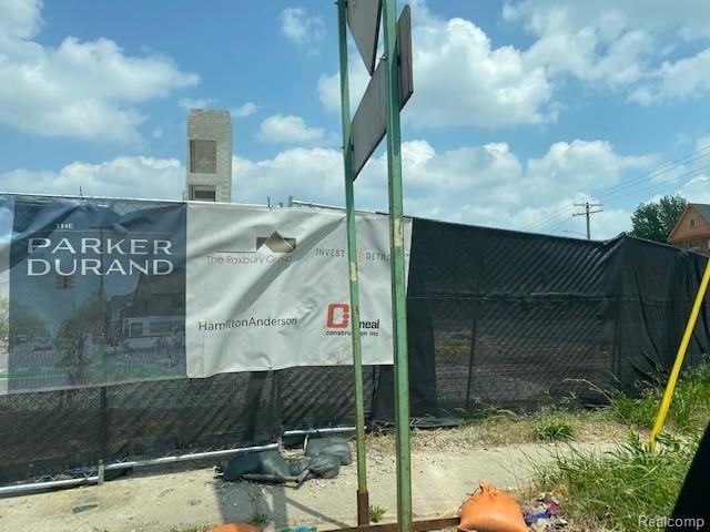 2218 VAN DYKE, Detroit, MI 48214