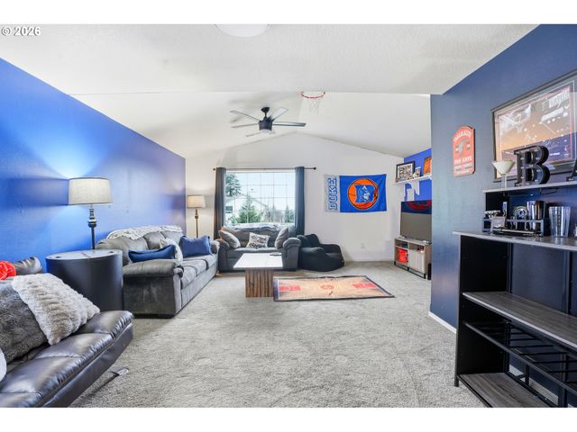 16356 Se ANDEREGG Pkwy, Damascus, OR 97089